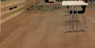 Wood effect flooring in a classroom